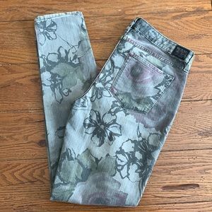 Brittney Skinny jeans by Guess.